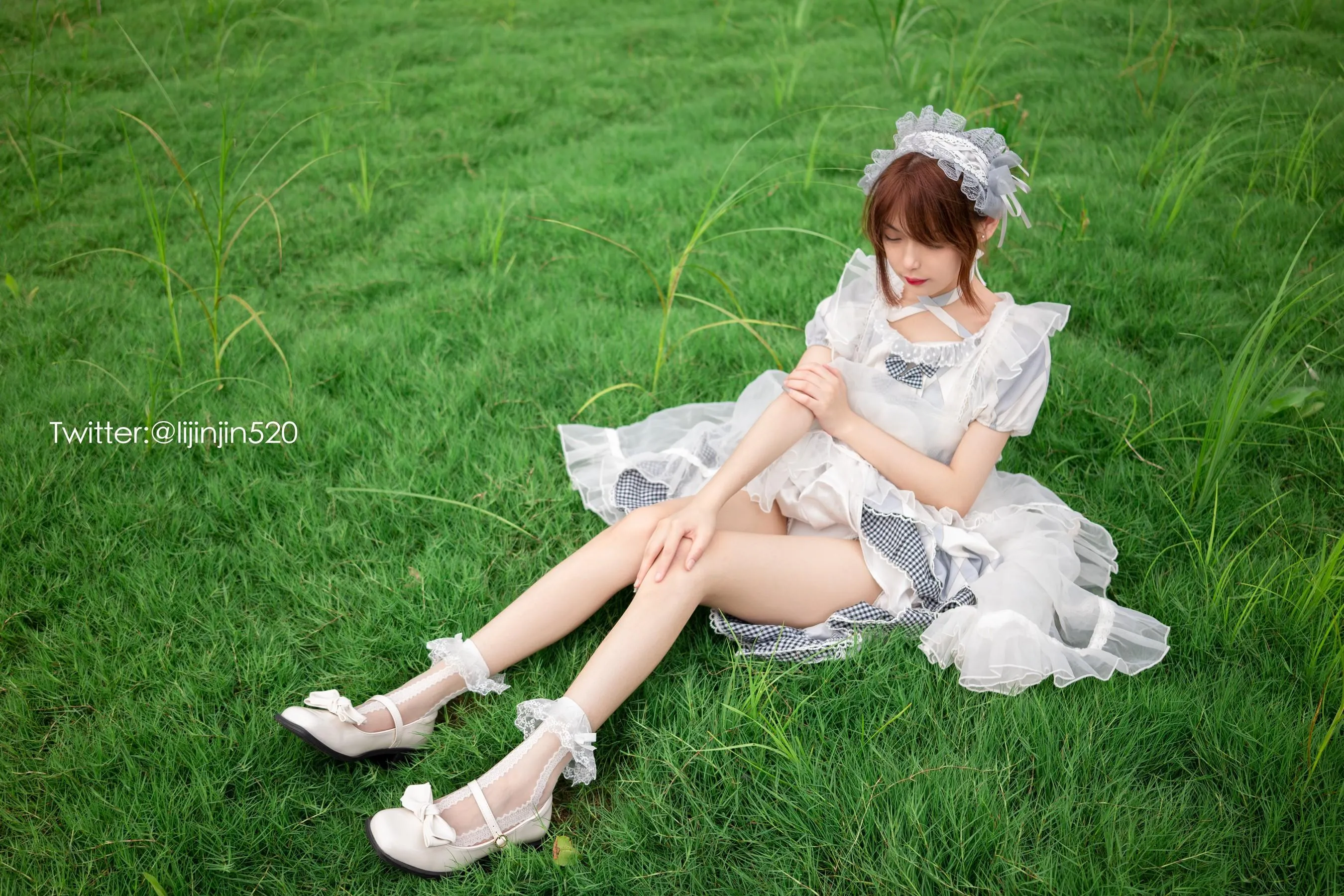 梨瑾瑾 – NO.13 草地 [22P]插图5